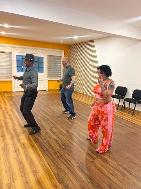 Learn to dance Bachata like a pro in Punta Cana - Instructor Energy and the Room Vibe: From Corrections to Confidence
