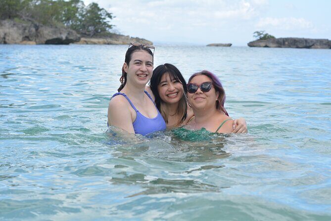 Local Excursion Blue Laguna el dudu - Playa Grande lunch and the open bar rhythm that keeps the day easy