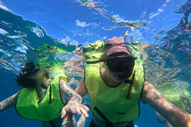 Local Excursion | Paradise Island Punto Rucia & snorkeling - Feeding Fish, Eating Like a Local, and Staying Refreshed