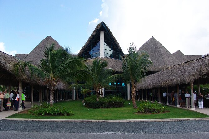 Lopesan Costa Bávaro-Punta Cana Airport Transfer - Private shuttle, up to 6: what that means for your arrival