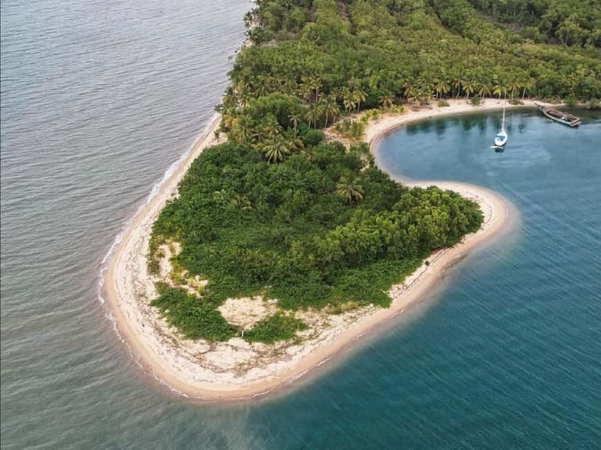 Los Haitises Boat Ride + Caño Hondo Natural Pools - Cave time: La Arena and La Línea, with indigenous paintings and petroglyphs
