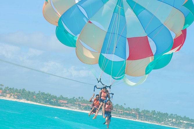 Parasailing Punta Cana - The parasailing itself: safety, speedboat tow, and what 15 minutes really means