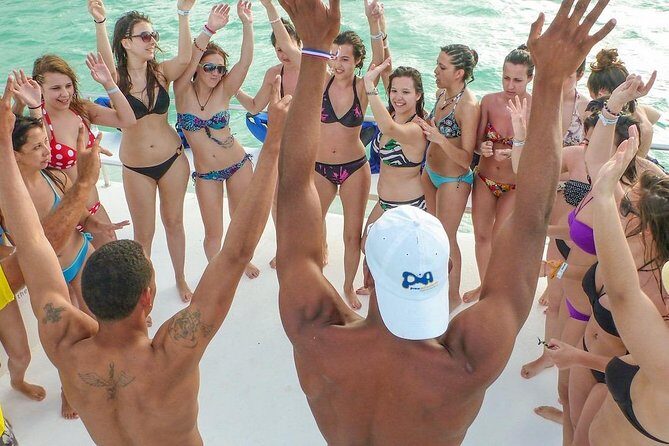Party Boat - Booze Cruise Punta Cana - On Board the Catamaran: Music, Crowd Energy, and the Real Party Feel