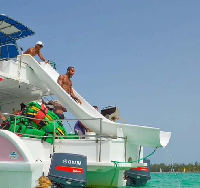 Party Boat / Fiesta En Catamarán En Punta Cana / Free Drinks - Getting to the boat: hotel pickup is the make-or-break step