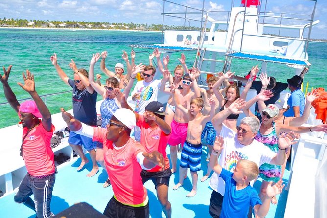 Party boat in Catamaran with Open Bar adults only - Key things that make this party boat work