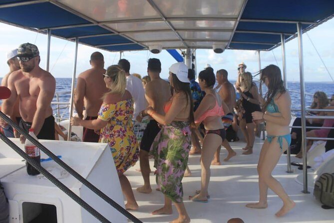 Party boat in Catamaran with Open Bar Only Adults + Snorkeling - Open Bar, Music, and the Social Scene (Adults-Only Question)