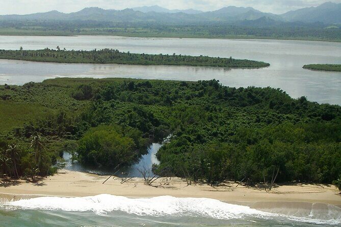 Private Boat Nature Tour of Limón Beach and Lagoon - Stop 2 in El Cedro: a Dominican-style lunch made by local women