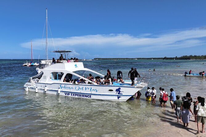 Private Cruise with BBQ - Slide And Open Bar - Key highlights (what makes this one work)