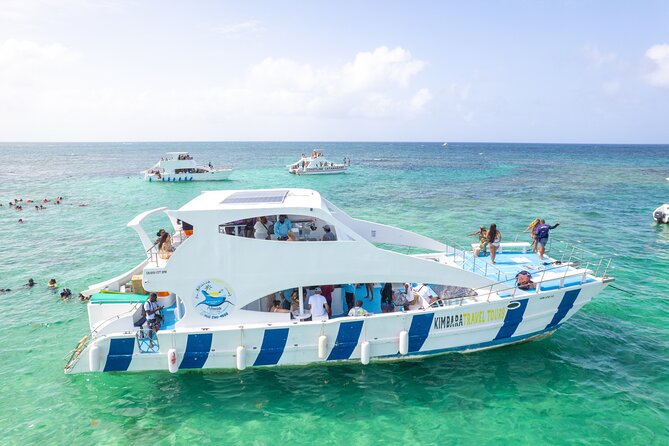 Private Family Boat at Punta Cana - The Natural Pool at Playa Bávaro: Calm Water, Big Photo Potential