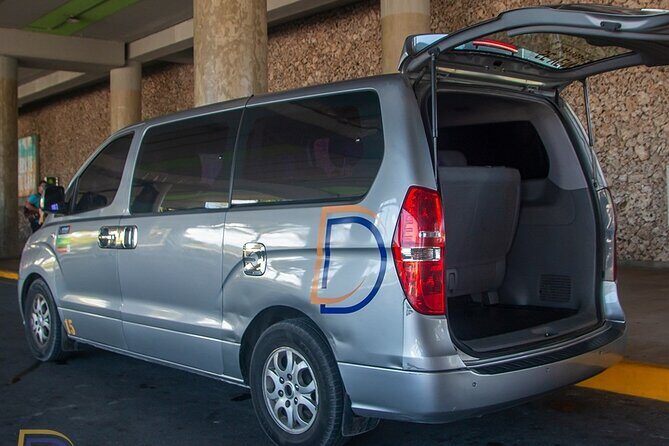 Private transfer between Punta Cana airport and Riu hotel - Luggage Rules in Punta Cana Transfers: Plan for 1 Suitcase Plus a Carry-On