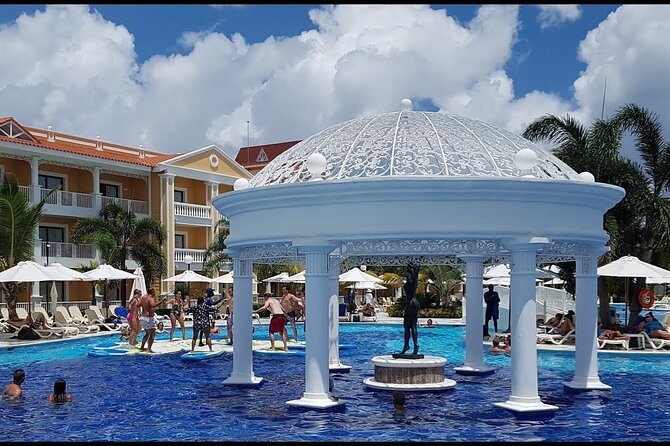 Private Transfer Punta Cana Airport to/from Bahia Principe Aquamarine - Meet and greet with your name sign, plus SMS from Julio