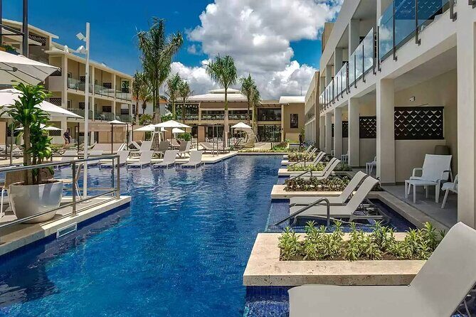 Private Transfer Punta Cana Airport to/from Catalonia Royal La Romana - Airport Pickup Without the Long-Queue Feeling