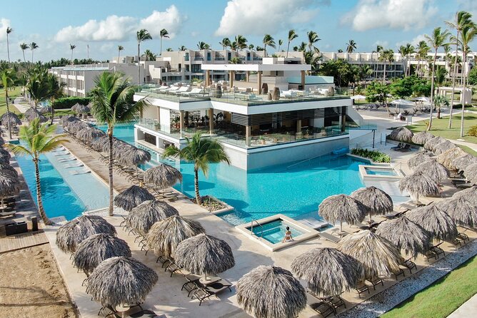 Private Transfer Punta Cana Airport to/from Excellence El Carmen - Meet-and-greet with a name sign: fast connection, less wandering