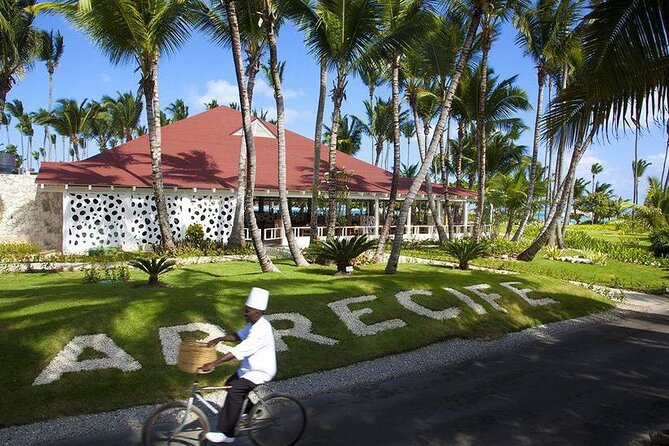 Private Transfer Punta Cana Airport to/from Grand Palladium Palace Punta Cana - Private PUJ to Grand Palladium Palace: the simple setup that saves time