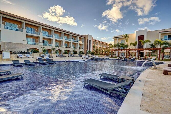 Private Transfer Punta Cana Airport to/from Hideaway by Royalton - The direct ride to Hideaway: comfort and time reality