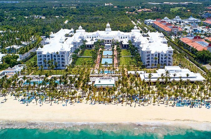 Private Transfer Punta Cana Airport to from Riu Palace Punta Cana - The drive to Riu Palace Punta Cana: direct, air-conditioned, and low stress