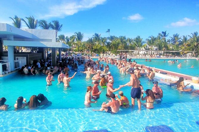 Private Transfer Punta Cana Airport to/from Riu Republica Punta Cana - Airport Pickup With a Name Sign and Real-Time Clarity