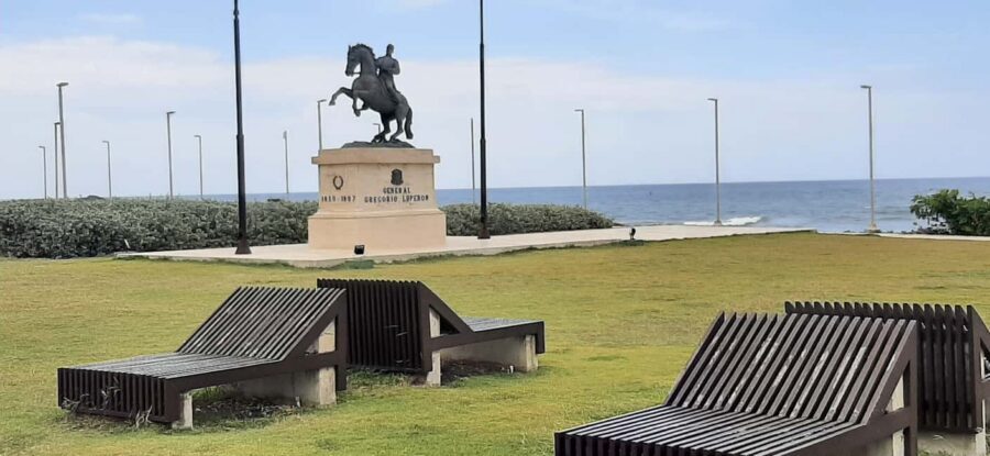 Puerto Plata: City tour through the historic old town - Malecón and Fortelaza San Felipe: ending with history you can walk up to