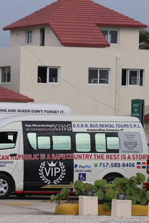 Puerto plata city tour with & Lunch local - Umbrella Street and Pink Street: the photo stops that make downtown fun