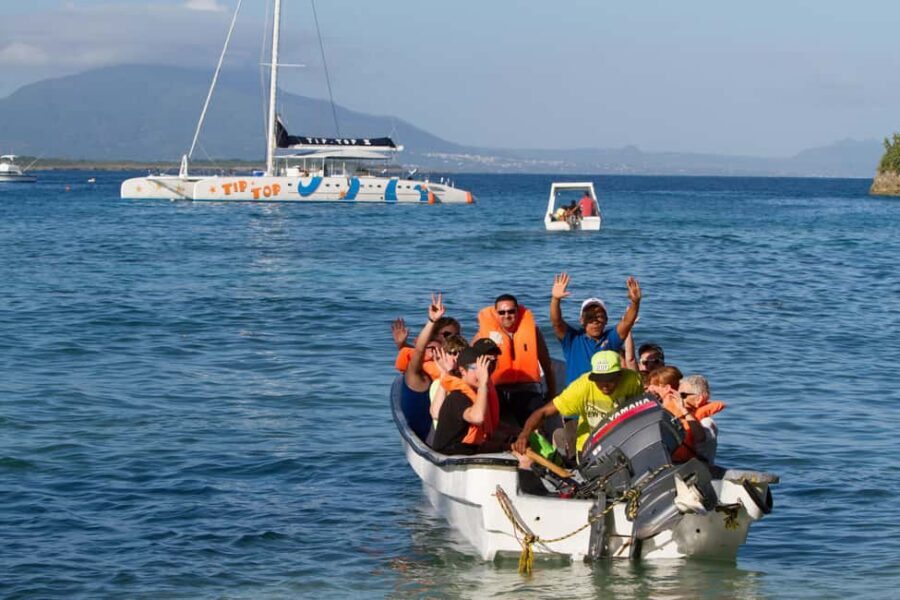 Puerto Plata: Sosúa Catamaran Day Trip with Lunch and Drinks - Lunch onboard: what the food experience is really like