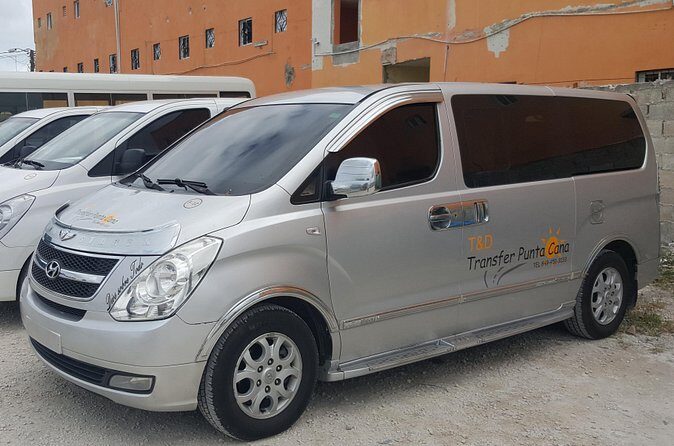 Punta Cana Airport to Uvero Alto Hotels > One Way - The 30–40 Minute Ride: What You Can Expect on the Road