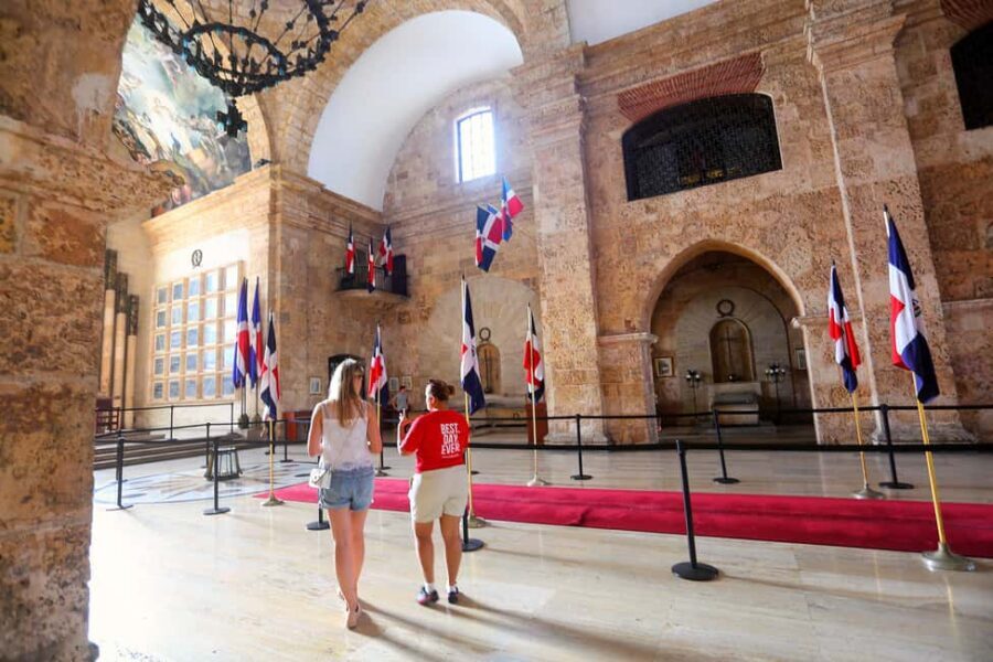 Punta Cana: All-Inclusive Day Trip to Santo Domingo - Lunch in Santo Domingo: using the midday break wisely