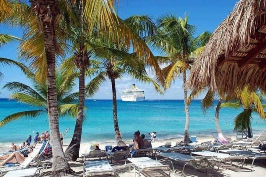 Punta Cana: Catalina Island Classic or VIP Sailing Tour - White Sand Beach Hours: Sun, Swim, and What VIP Changes