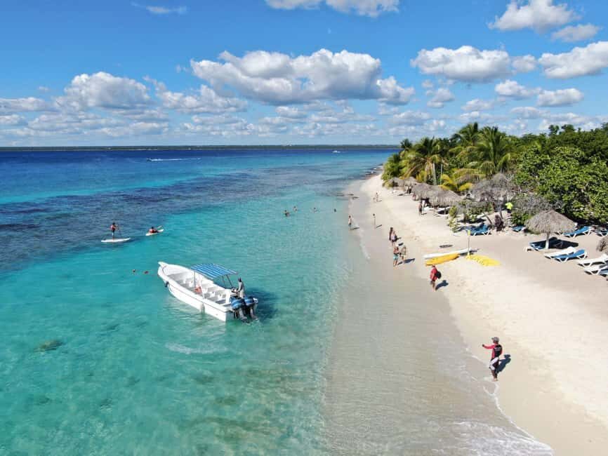 Punta Cana: Catalina Island Snorkeling Trip with Lunch - From La Romana pickup to your boat ride: how the day starts