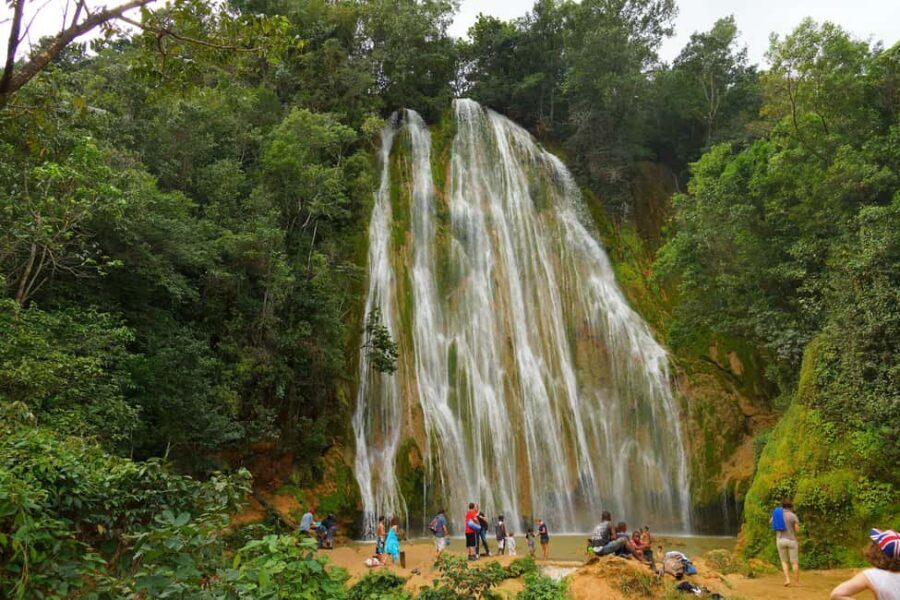 Punta Cana: Cayo Levantado & El Limon Waterfall Tour - From Punta Cana to Samaná Bay: why the day starts with motion