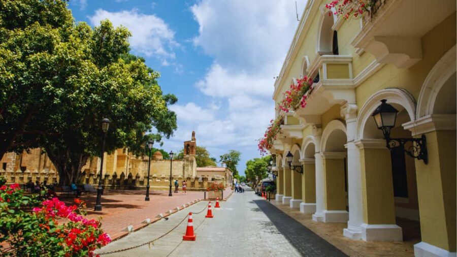 Punta Cana: Experience the essence of Santo Domingo with lunch and the Colonial Zone - The short curated stop: why that 30 minutes matters