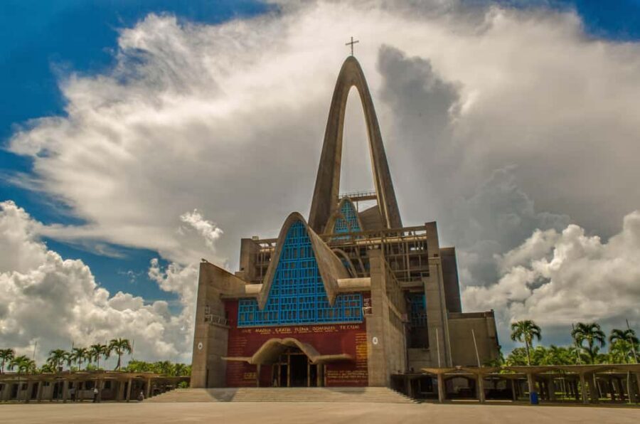 Punta Cana: Higüey Basilica & City Tour w/Local House Visit - Market stop in Higüey: watching daily life in motion