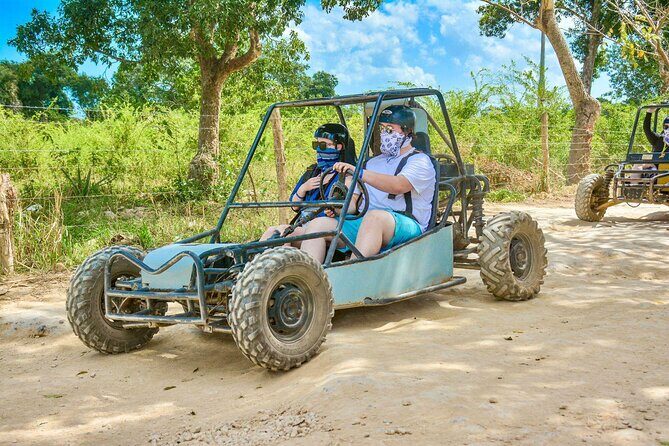 Punta Cana Jungle Buggy Tour: Macao Beach Visit and Cenote Swim - What To Expect From the Crowd and the Vendor Scene