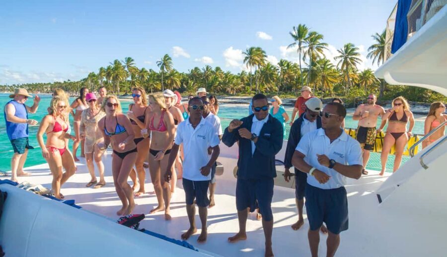 Punta Cana: Marinarium Snorkeling Cruise - Food and Drinks on Board: Open Bar Good, Manage the Heat