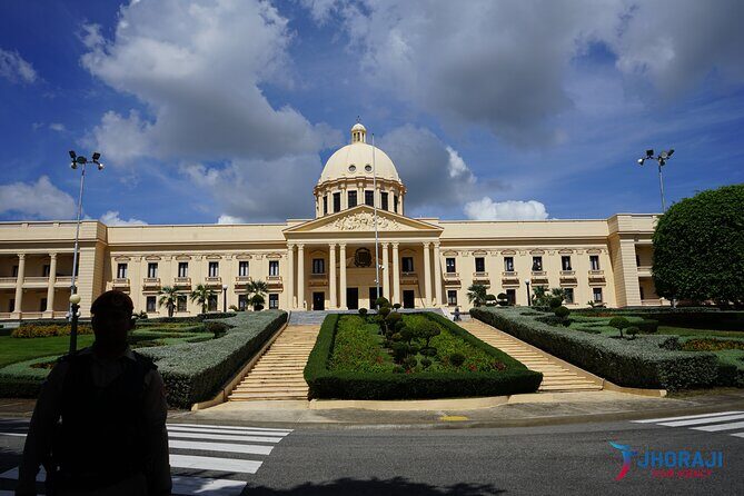 Punta Cana Panoramic Tour of The City of Santo Domingo - Parque Colón and royal-house museums: the city-center payoff