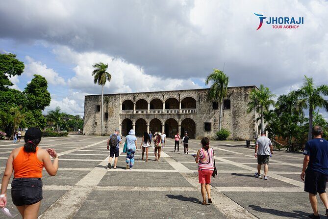 Punta Cana Panoramic Tour of The City of Santo Domingo - The role of the guide: why Leo can make or break the day
