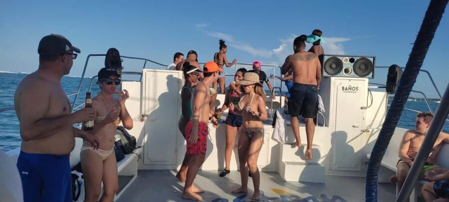 Punta Cana: Party Boat and Snorkeling Adventure - Bávaro Beach Photo Time Before Heading Back