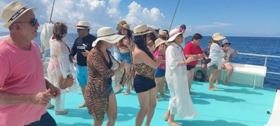 Punta Cana: Saona Island Catamaran Adventure with Lunch - Dominican buffet lunch and open bar: good value, use it wisely