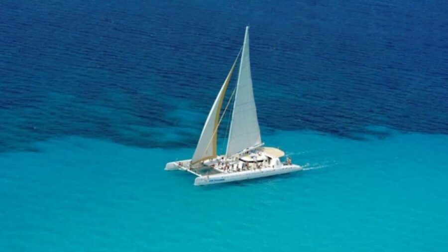 Punta Cana: Saona Island Catamaran Food Drink With Transport - Beach Lunch: What’s Included and How It Fits the Day
