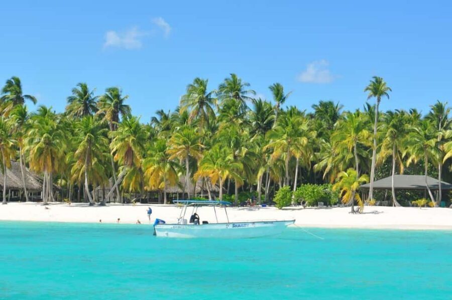 Punta Cana: Saona Island Day Trip - Drinks on board and at the beach: what’s included