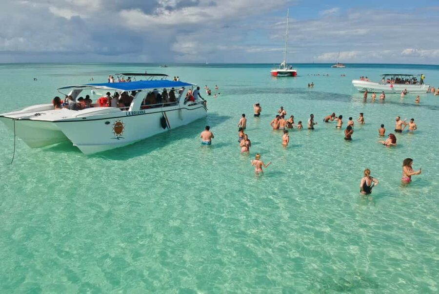 Punta Cana: Saona Island Full-Day All-Inclusive Boat Tour - Guide quality and photography support: what to expect from staff like Diego, Javier, and Mama Linda
