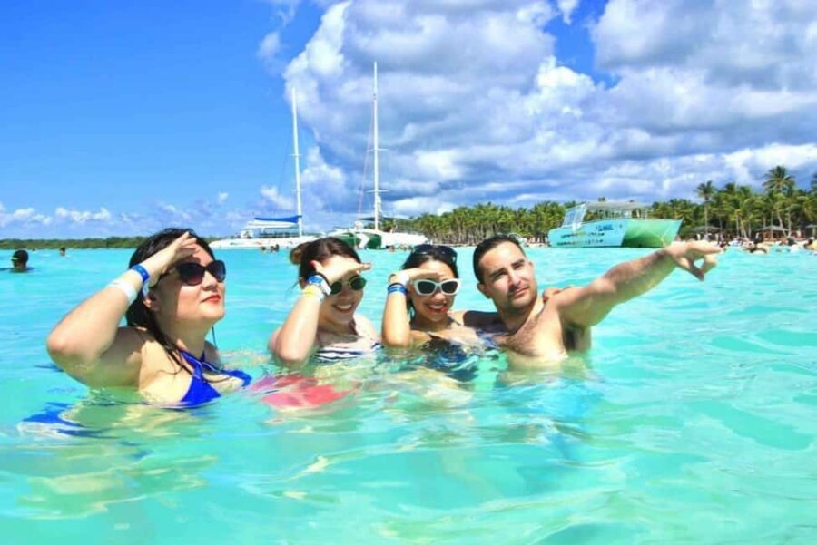 Punta Cana: Saona Island Speedboat and Catamaran Tour - What to bring (and what to skip) for an easy Caribbean day