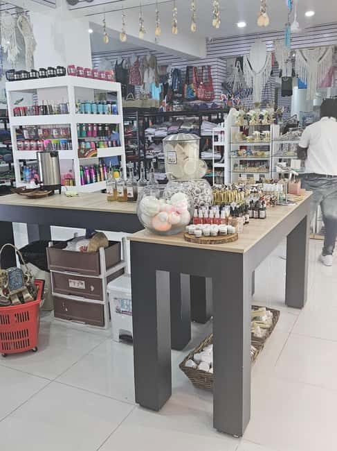 Punta Cana: Souvenir Shopping Tour with Traditional Tastings - Quick hits before you go