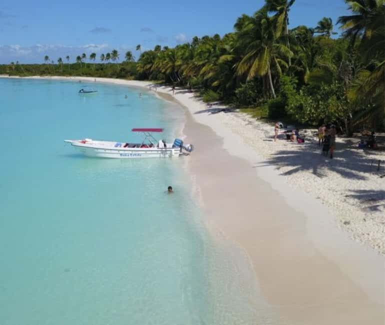 Punta Cana: Three Treasures of Saona - Palmilla, Pueblo & Canto de la playa - Step 2: Mano Juan, a seaside village lunch and turtle conservation