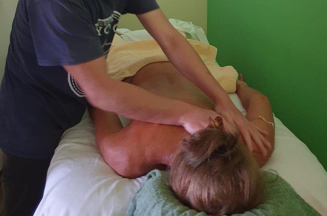 Relaxing massage in Bávaro Punta Cana - Included extras: towels, sheets, and massage oil