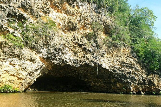 Safari discovery to Boca De Yuma – Nature, Discovery And History Of A Population - Lunch with drinks: where the day’s comfort comes from