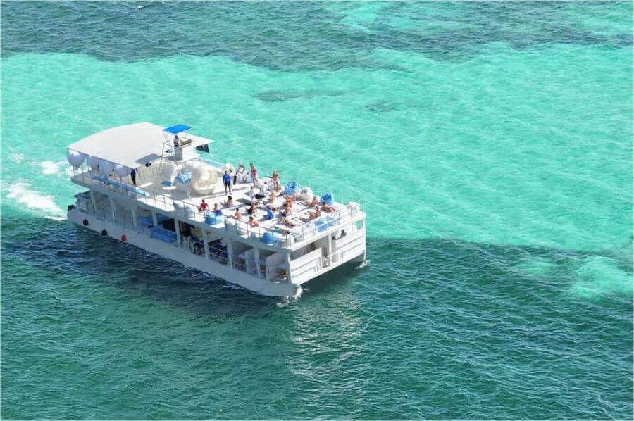 Sailing Splash Tour Speedboat, Snorkel, and Catamaran - Speedboat Time: Driving the Caribbean Like a Pro (and Knowing the Rules)