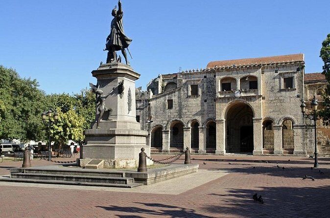 Santo Domingo - Basilica Cathedral of Santa María la Menor: faith and art in the same stop