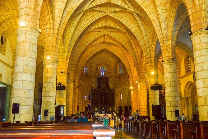 Santo Domingo City Tour From Punta Cana With Pick Up - Santo Domingo Core Stops: Cathedral of Santa María de la Encarnación and Colon Palace