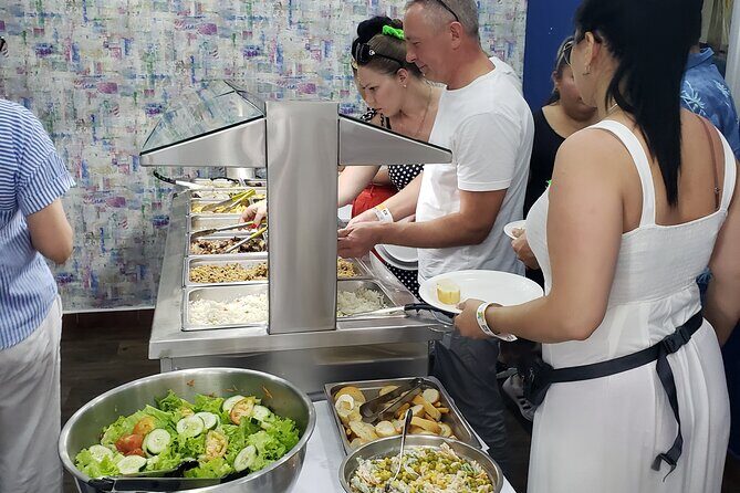 Santo Domingo City Tours Full Day From Punta Cana - Lunch and Snacks: What the Dominican Buffet Adds to the Day