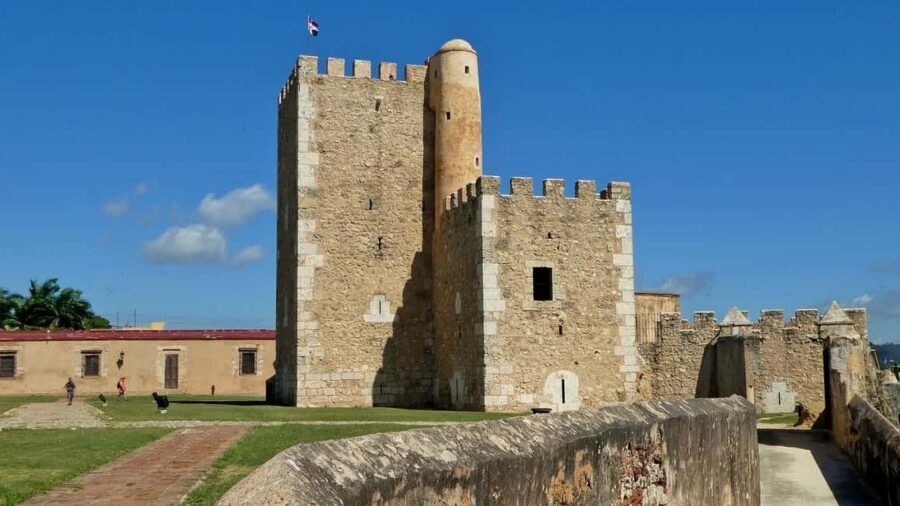 Santo Domingo: Private City Tour walking - First hospital, shipyard, and viceregal palace: why the details matter